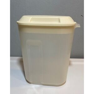 Rubbermaid Servin Saver Pitcher 2.25 Qt 2.1 L Vintage Almond Lid 0940 1091